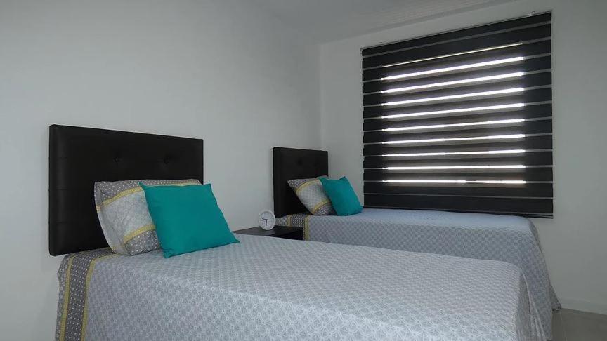 Apto Guarajuba Praia Condominio Porto Smeralda-100 Metros Da Praia מראה חיצוני תמונה
